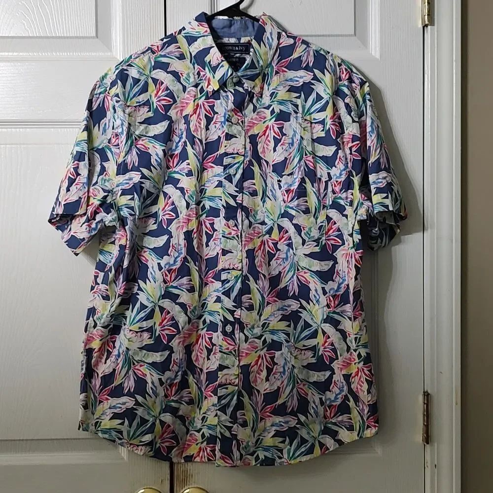 Crown & Ivy floral tropical cruise vacation classic fit button down shirt Sz M